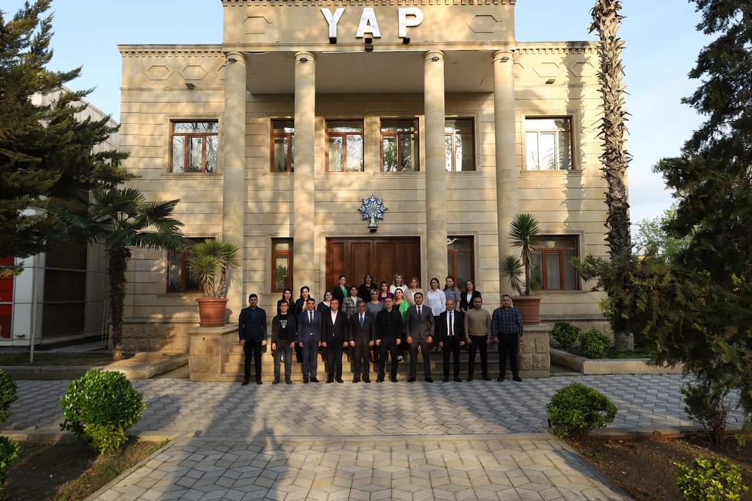 YAP Yevlax rayon təşkilatının inzibati binasında partiya fəalları ilə görüş keçirilib - FOTO