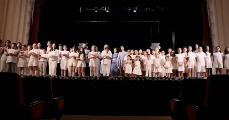 Məktəb şagirdlərinin Mehriban xanım Əliyevaya sevgi dolu təbriki - VİDEO