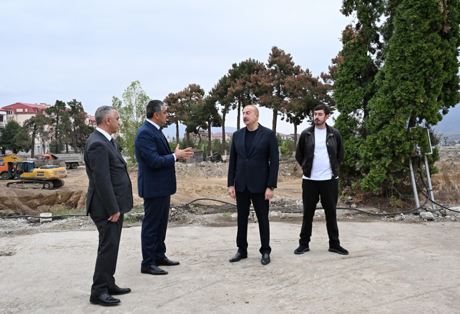Prezident İlham Əliyev Xankəndi şəhərinin Zəfər meydanında Konqres Mərkəzinin tikintisi ilə tanış olub